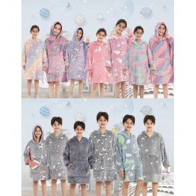 СВЕТЕЩО В ТЪМНОТО ОДЕЯЛО С РЪКАВИ, СУИЧЪР STARRY NIGHT