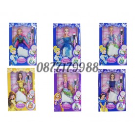 Принцеса на Дисни с вълшебна рокля